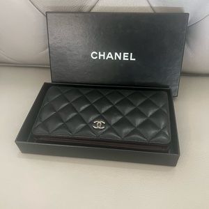 AUTHENTIC Chanel Flap Wallet w quality faux strap